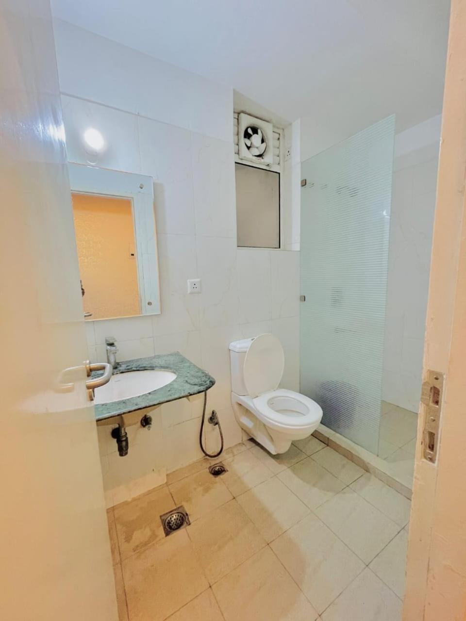 Dolphin Inn & Suites Manhattan Лакхнау Екстер'єр фото