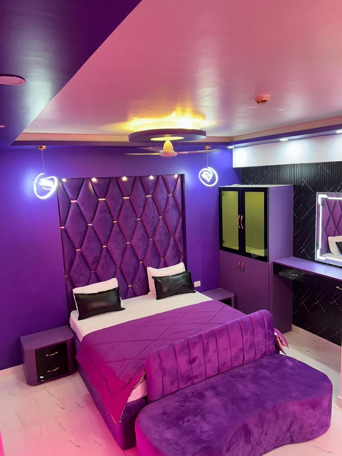Dolphin Inn & Suites Manhattan Лакхнау Екстер'єр фото