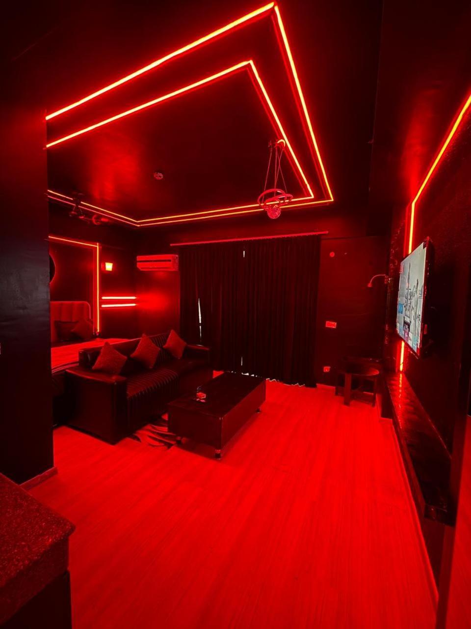 Dolphin Inn & Suites Manhattan Лакхнау Екстер'єр фото