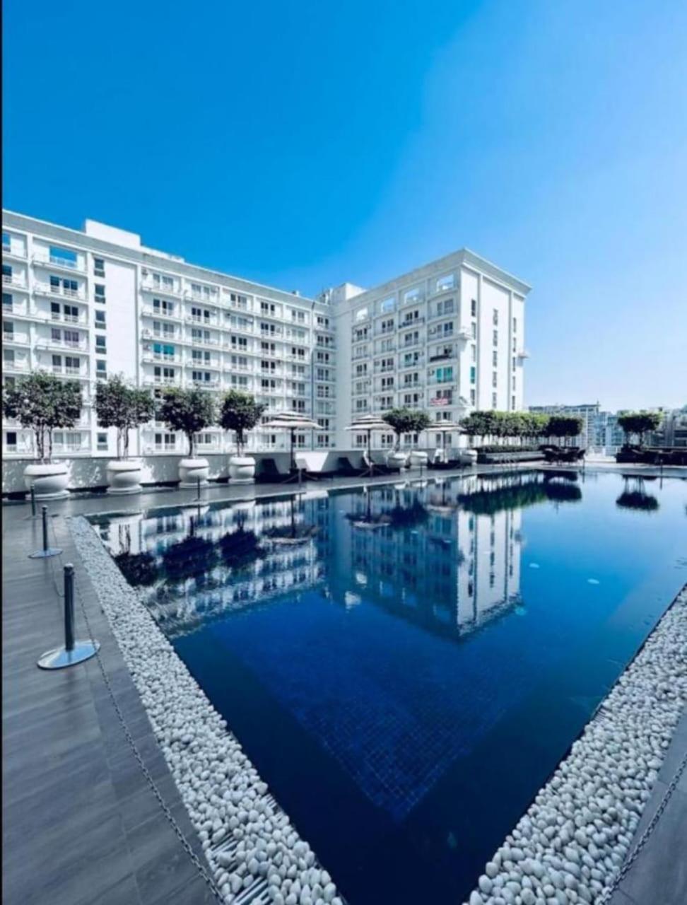 Dolphin Inn & Suites Manhattan Лакхнау Екстер'єр фото